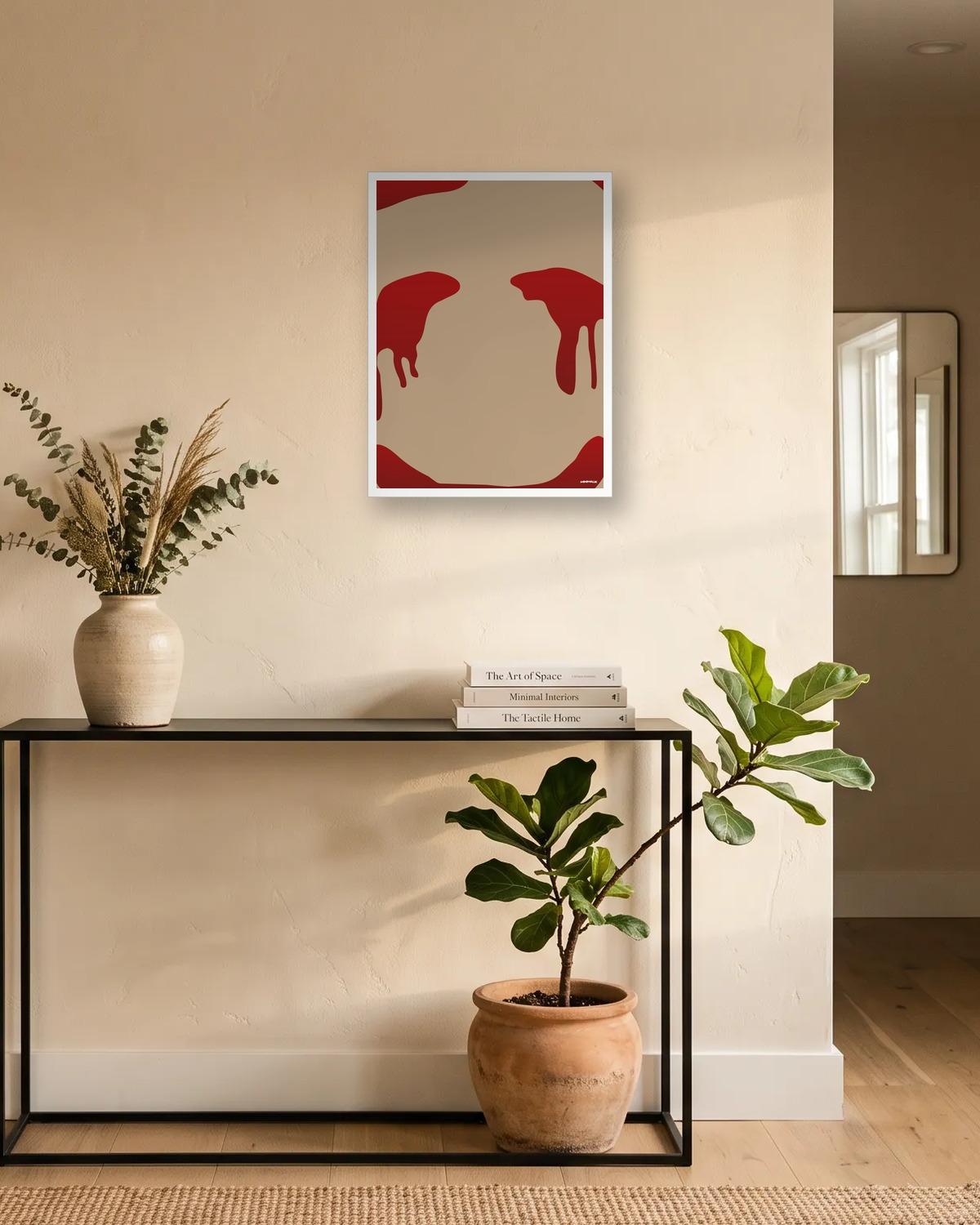 Sourire au mur, affiche encadrée dans une entrée